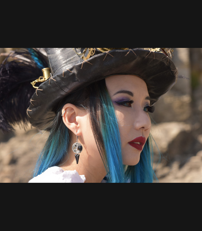 Boucles d'oreilles "Spiky skull Blacky "