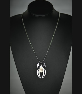 Collier White  Widow