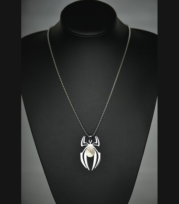 Collier White  Widow