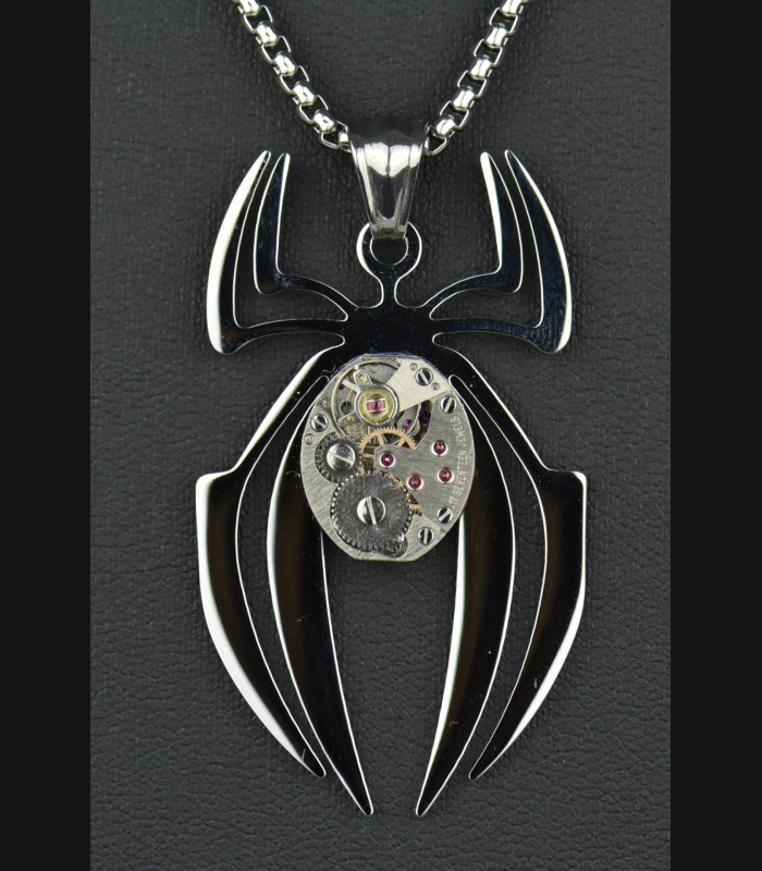 Collier White  Widow