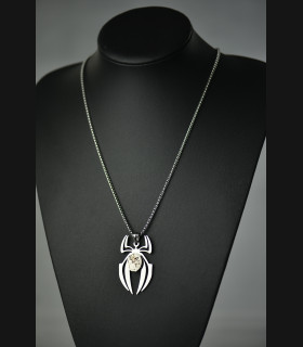 Collier White  Widow