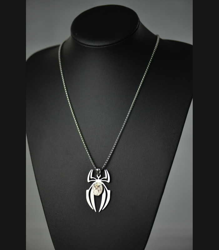 Collier White  Widow