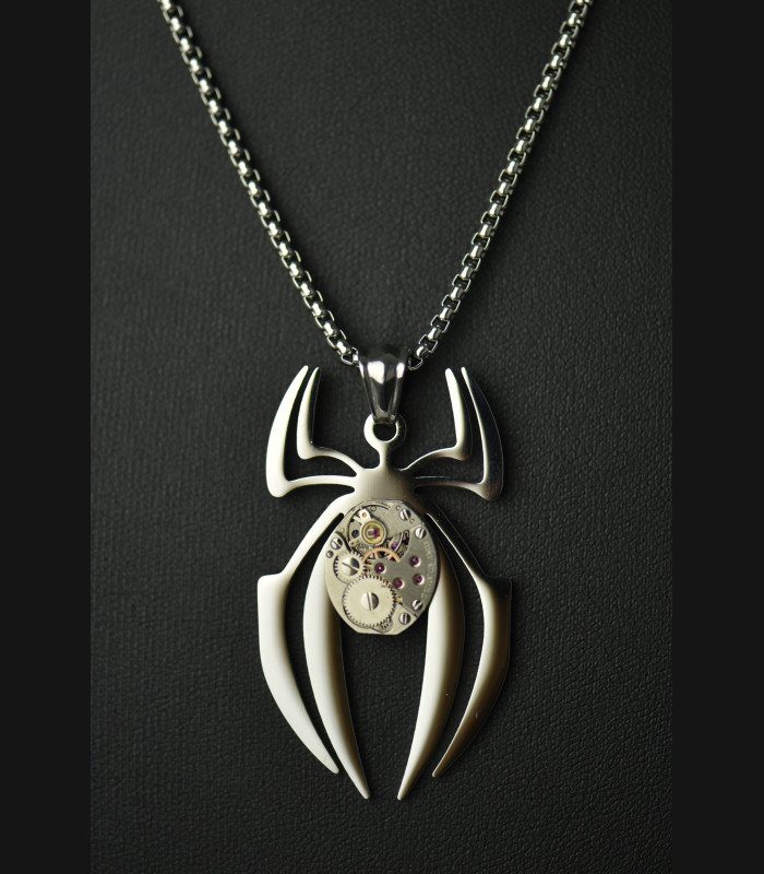 Collier White  Widow