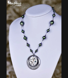 Élégant Collier Perles et Mécanisme de Montre - Style Steampunk