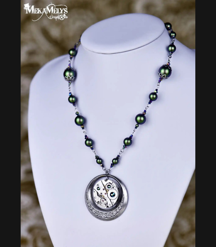 Élégant Collier Perles et Mécanisme de Montre - Style Steampunk