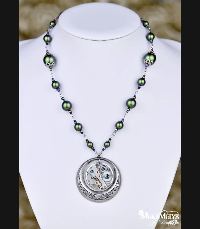 Élégant Collier Perles et Mécanisme de Montre - Style Steampunk