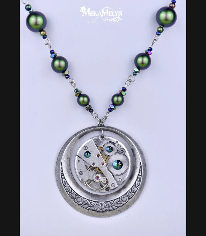 Élégant Collier Perles et Mécanisme de Montre - Style Steampunk