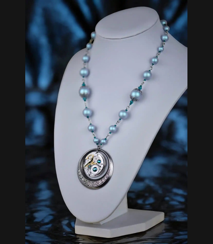 Élégant Collier Perles et Mécanisme de Montre - Style Steampunk