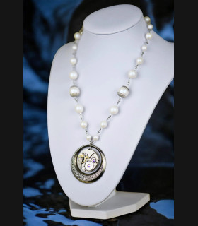 Élégant Collier Perles et Mécanisme de Montre - Style Steampunk