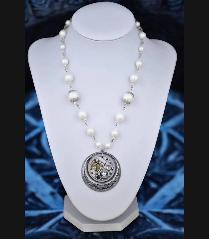 Élégant Collier Perles et Mécanisme de Montre - Style Steampunk